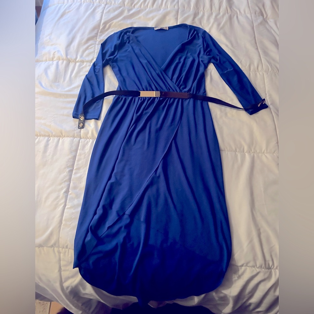 Fitted v neck dress with belt